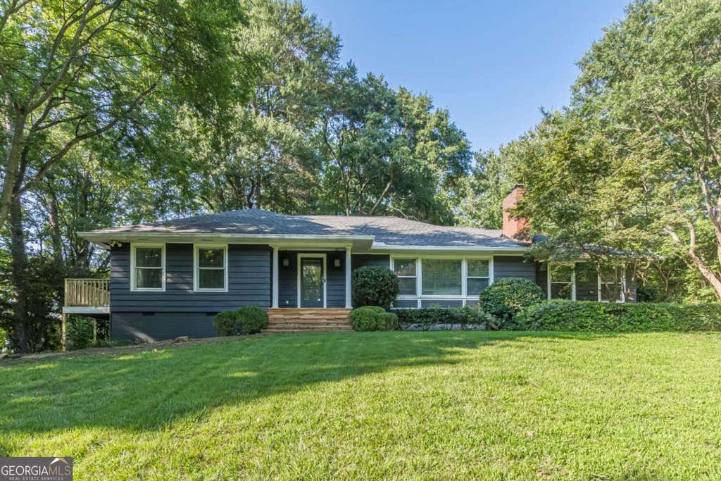 Photo of 1040 Lindridge Drive NE, Atlanta, GA 30324 (MLS # 10817060)