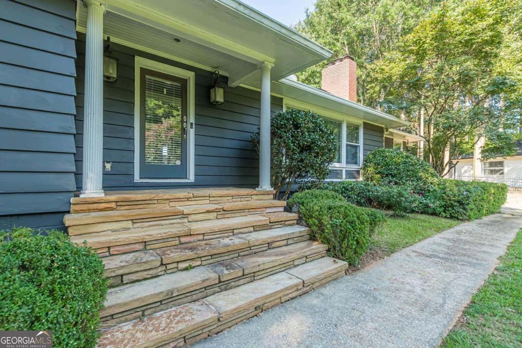 Photo of 1040 Lindridge Drive NE, Atlanta, GA 30324 (MLS # 10817060)