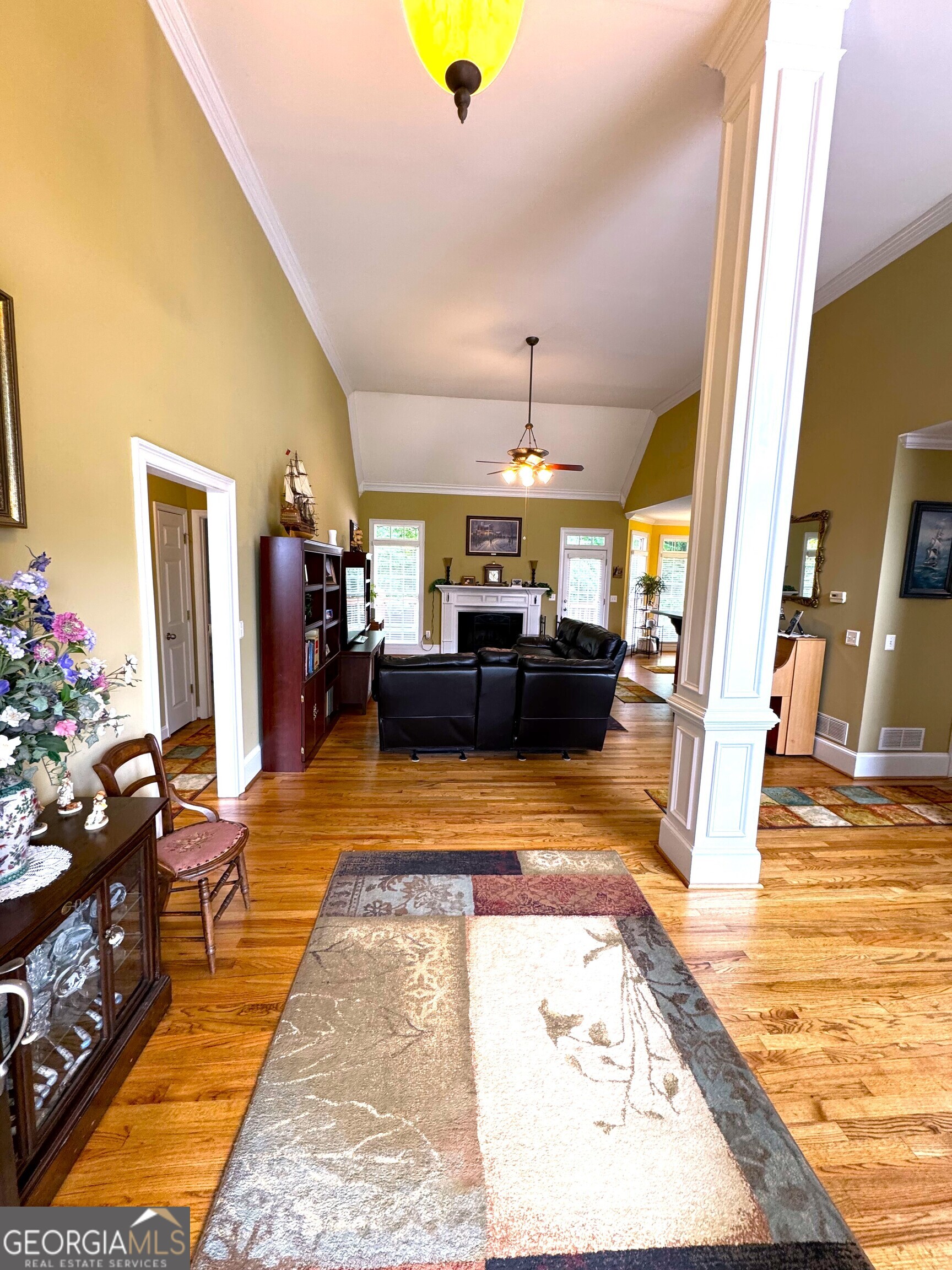 390 Lakeland DR