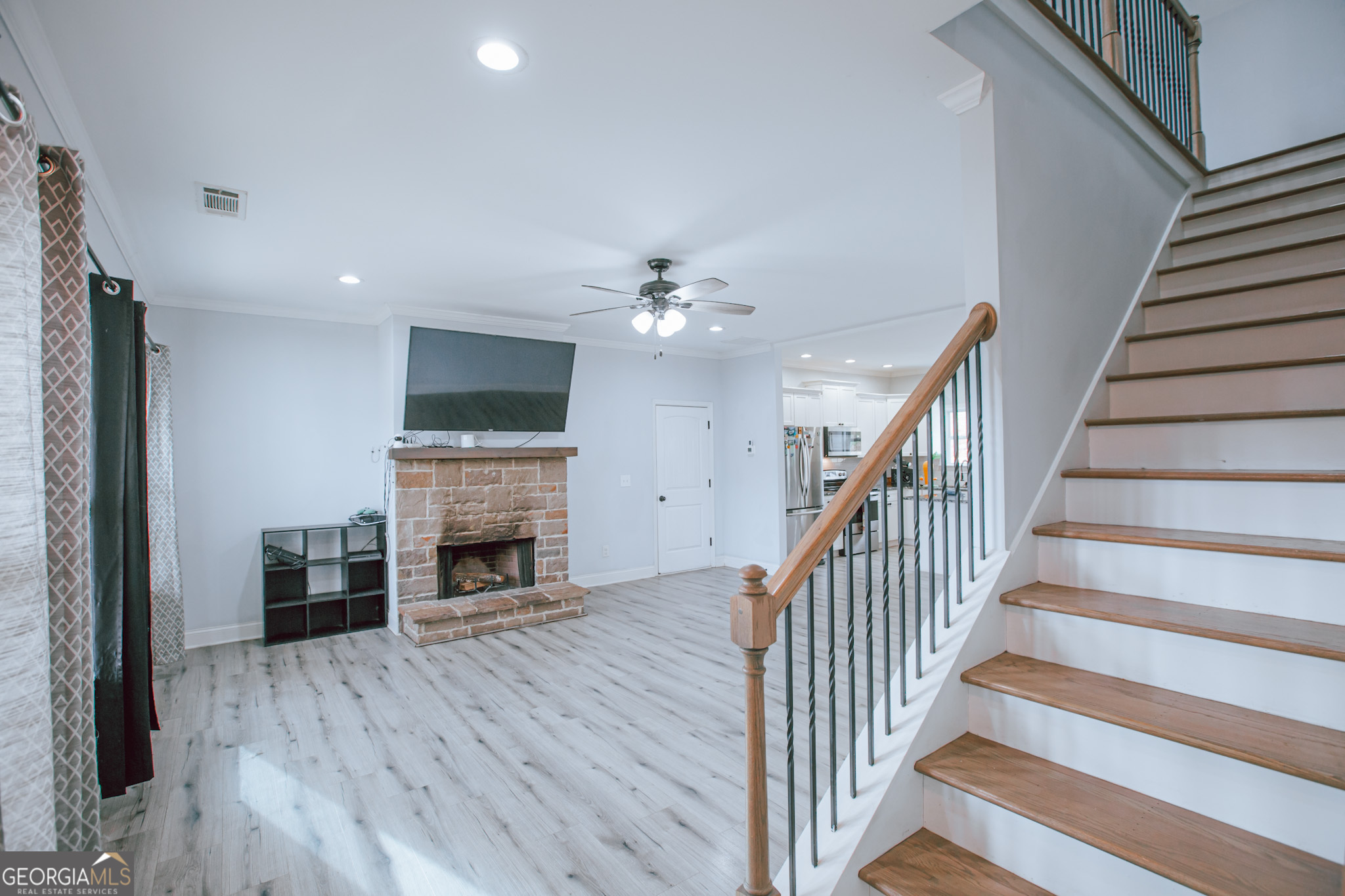 223 Middle Fork LN