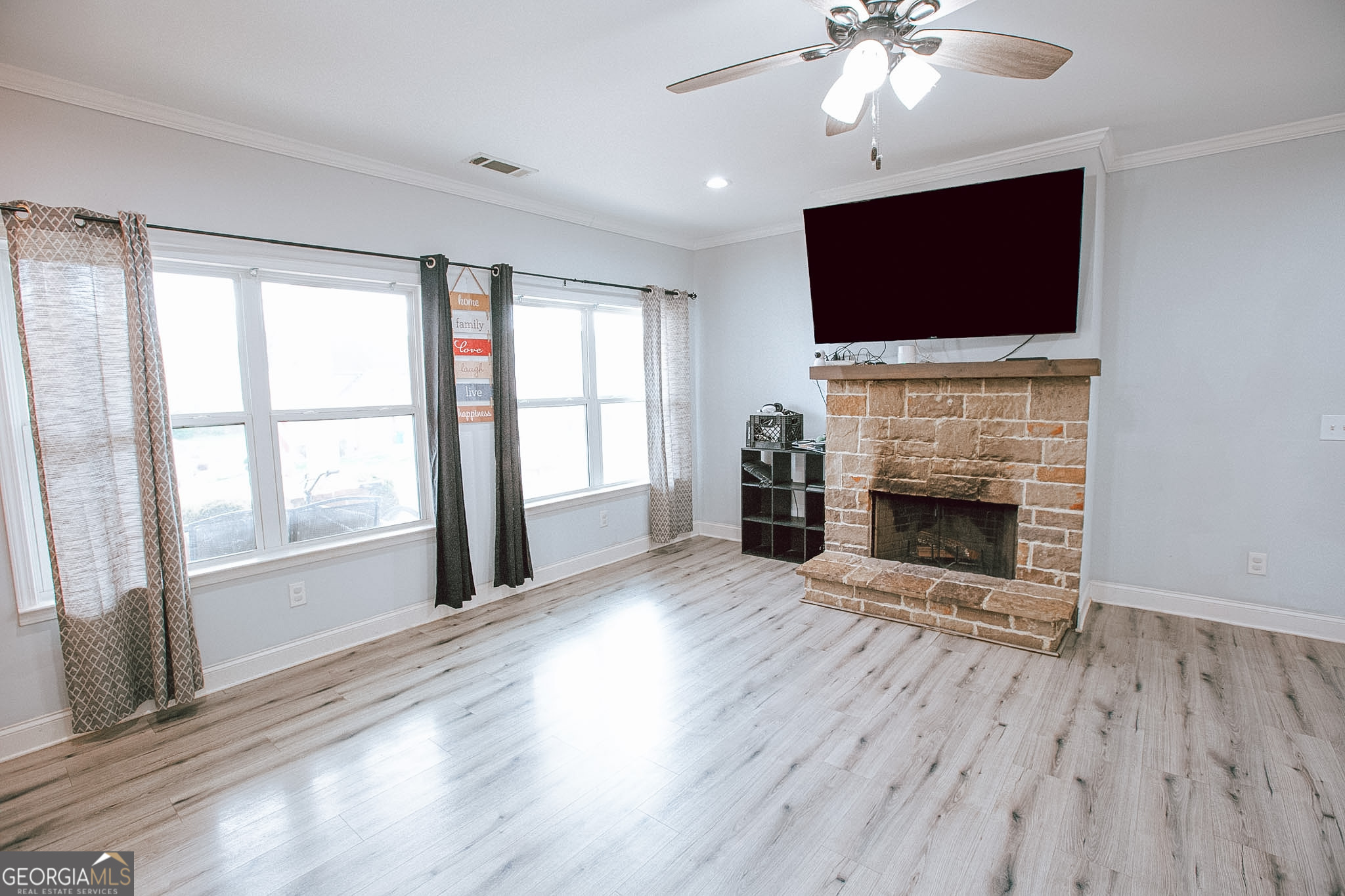 223 Middle Fork LN