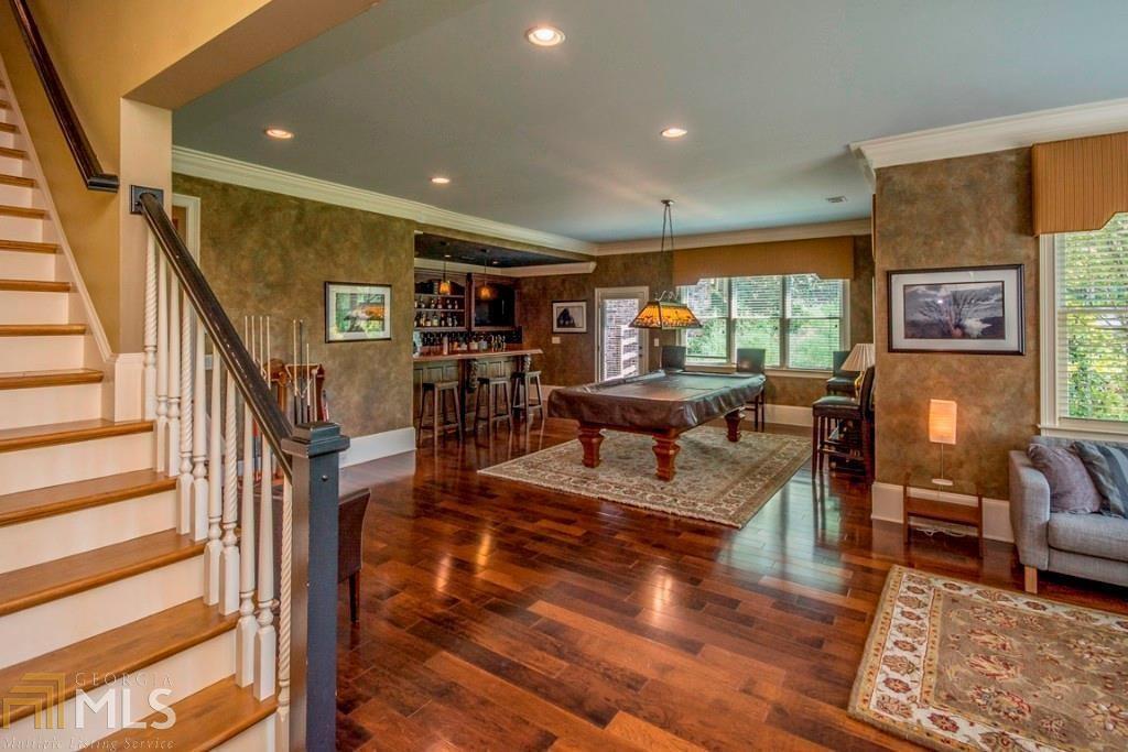 Six Hills - Residential