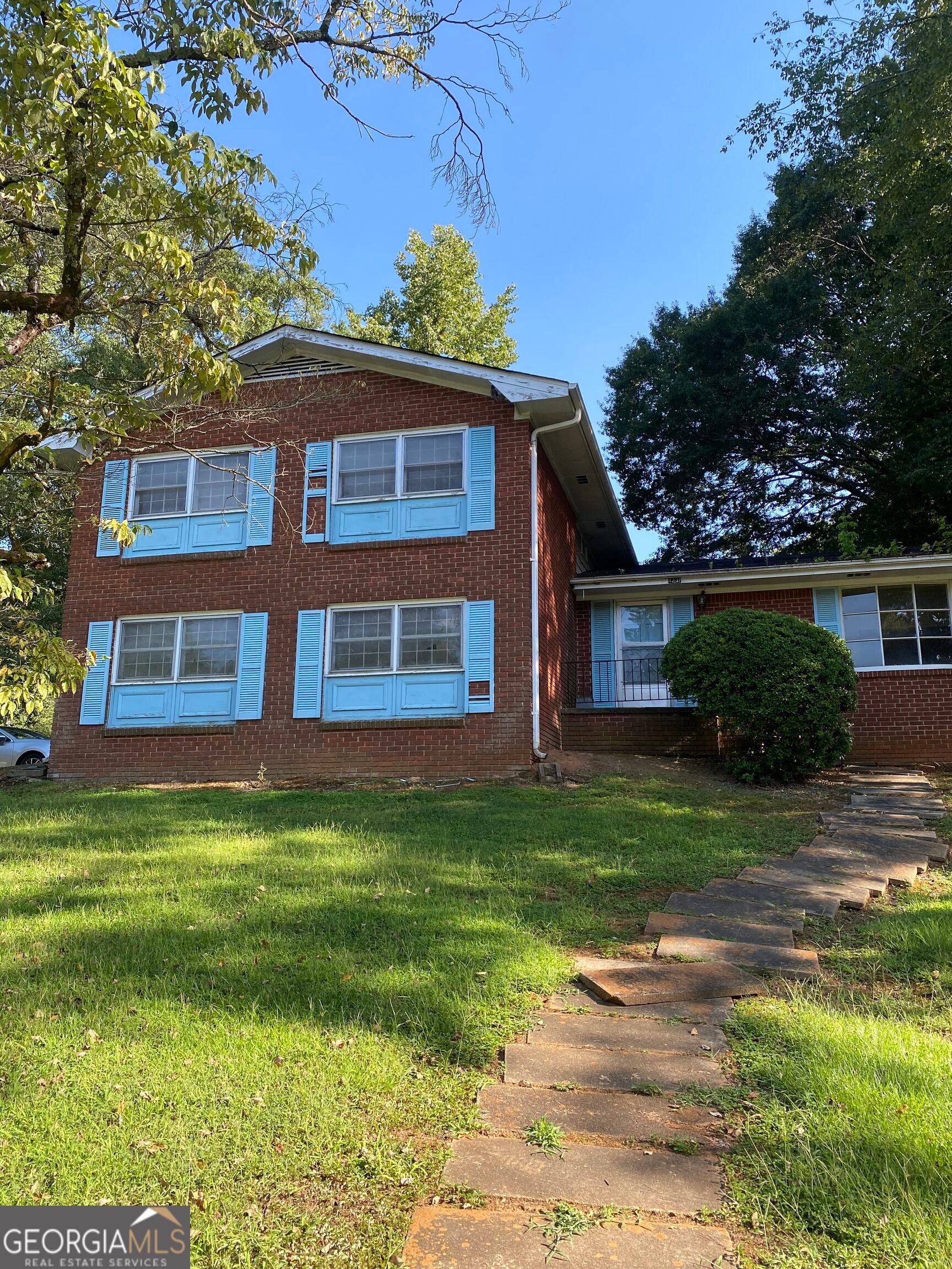 4237 Commodore DR
