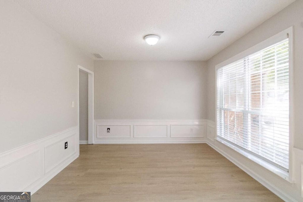 Photo of 3431 Chastain Glen Lane NE, Marietta, GA 30066 (MLS # 10841145)