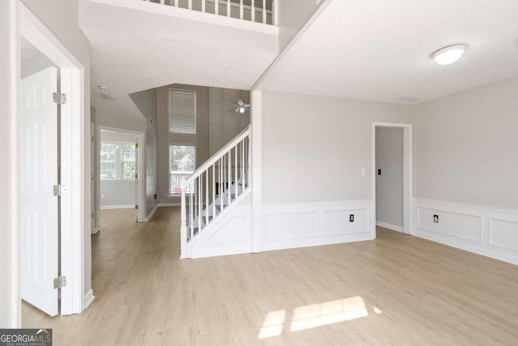 Photo of 3431 Chastain Glen Lane NE, Marietta, GA 30066 (MLS # 10841145)