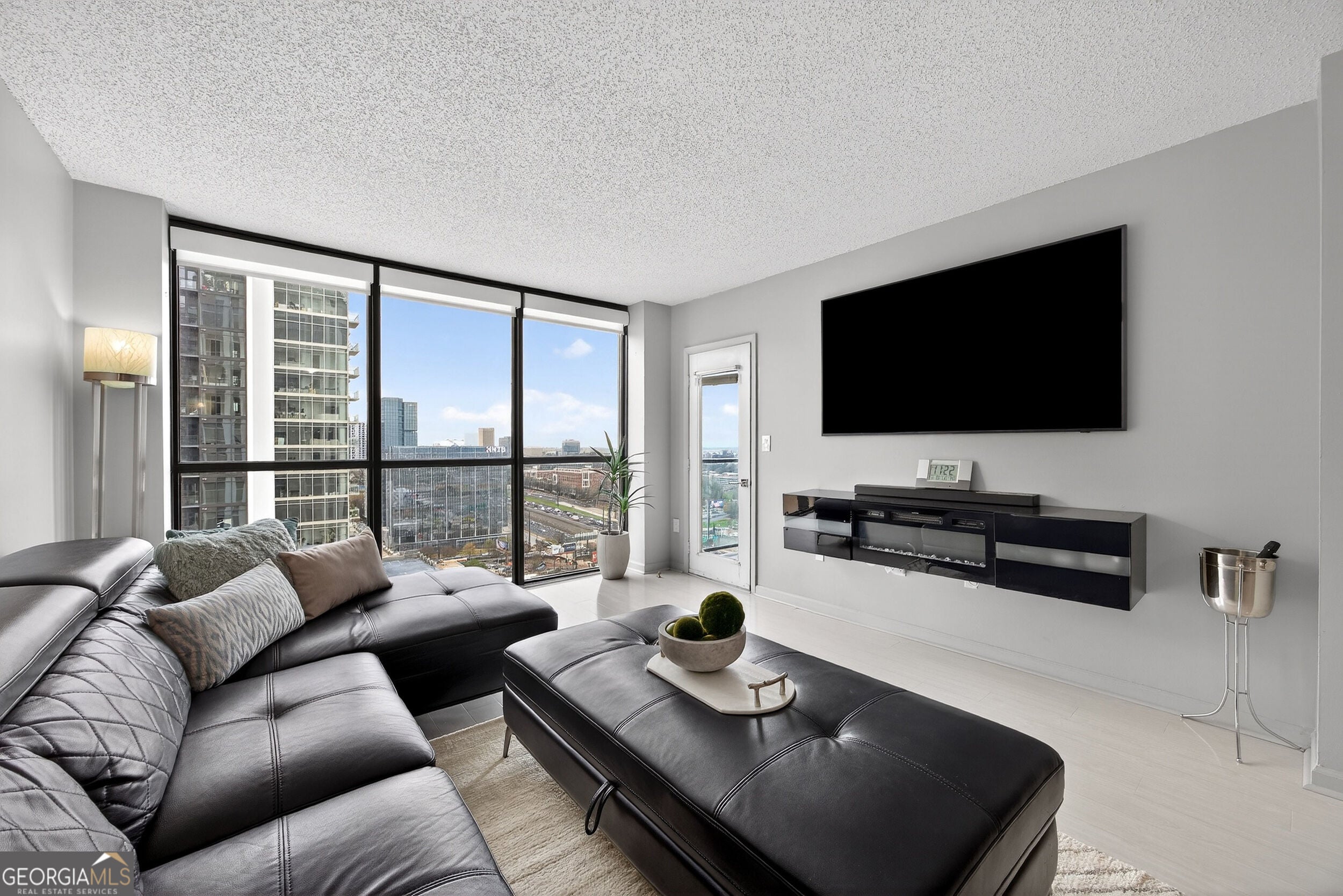 1280 W Peachtree ST NW APT 2708
