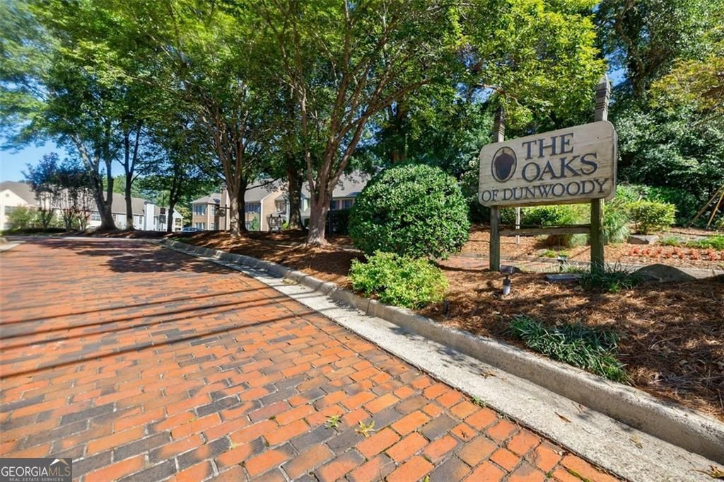 Photo of 706 Abingdon Way, Sandy Springs, GA 30328 (MLS # 10669300)