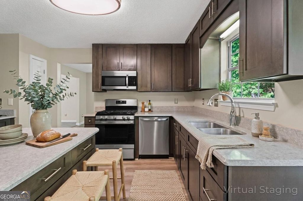 Photo of 7164 Hazelwood Dr, Jonesboro, GA 30236 (MLS # 10736590)