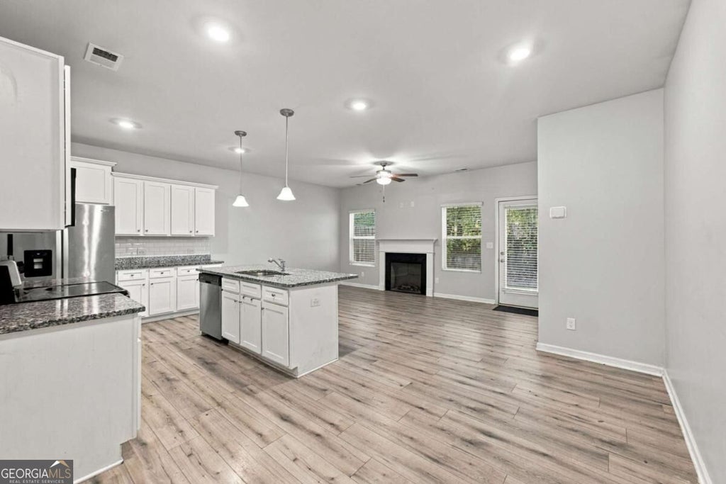 Photo of 3717 Abbey Way, Gainesville, GA 30507 (MLS # 10880342)