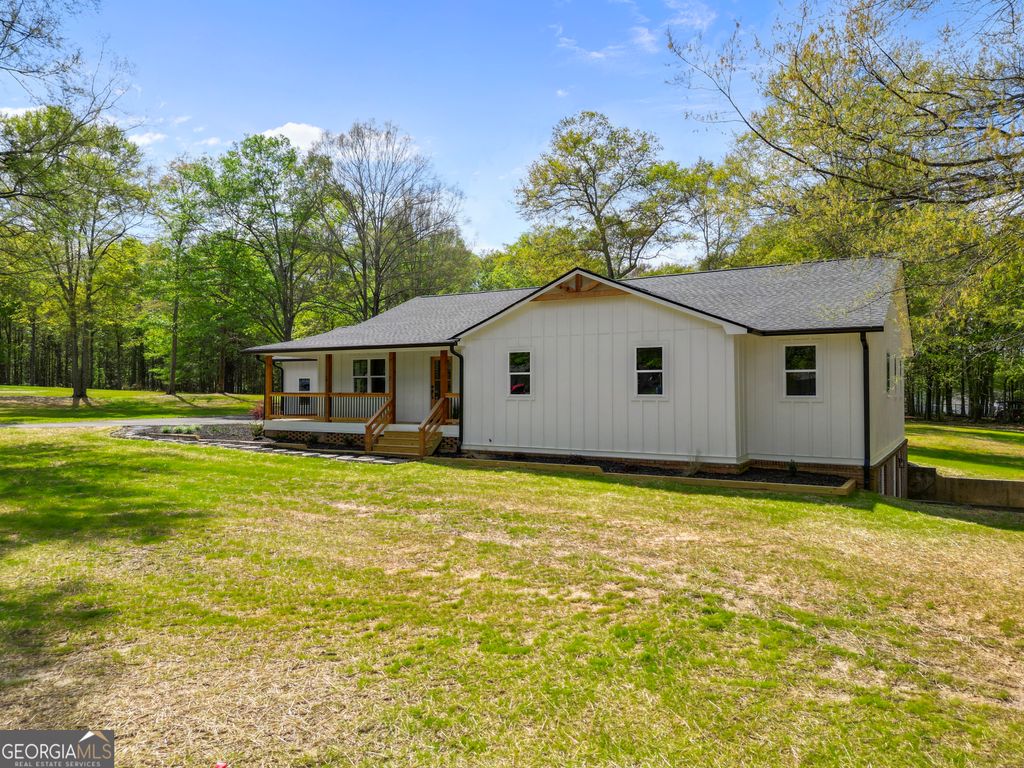 Photo of 401 Coleman Drive, Statham, GA 30666 (MLS # 10722340)