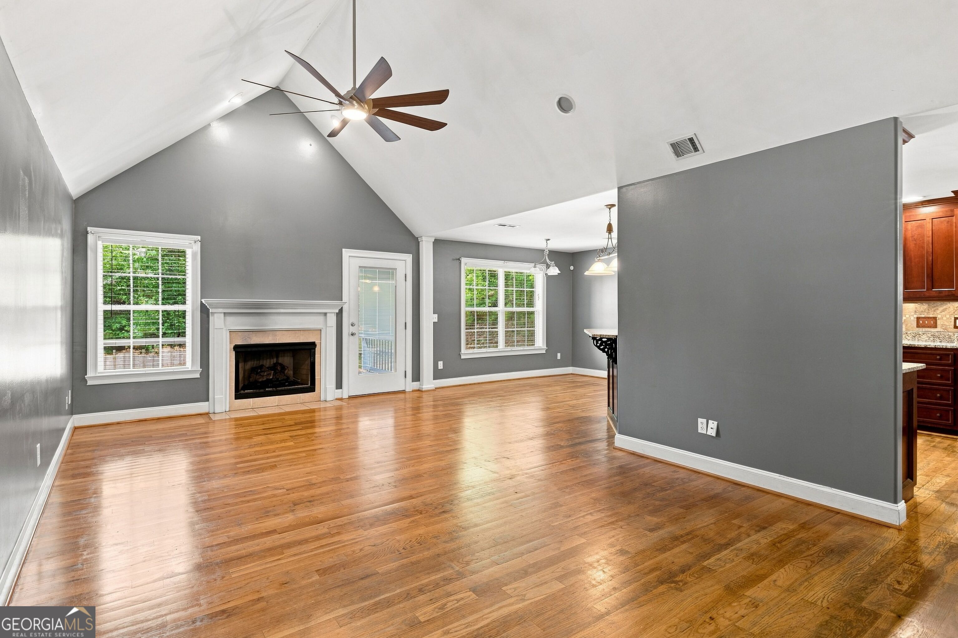 108 Thornwood DR SW