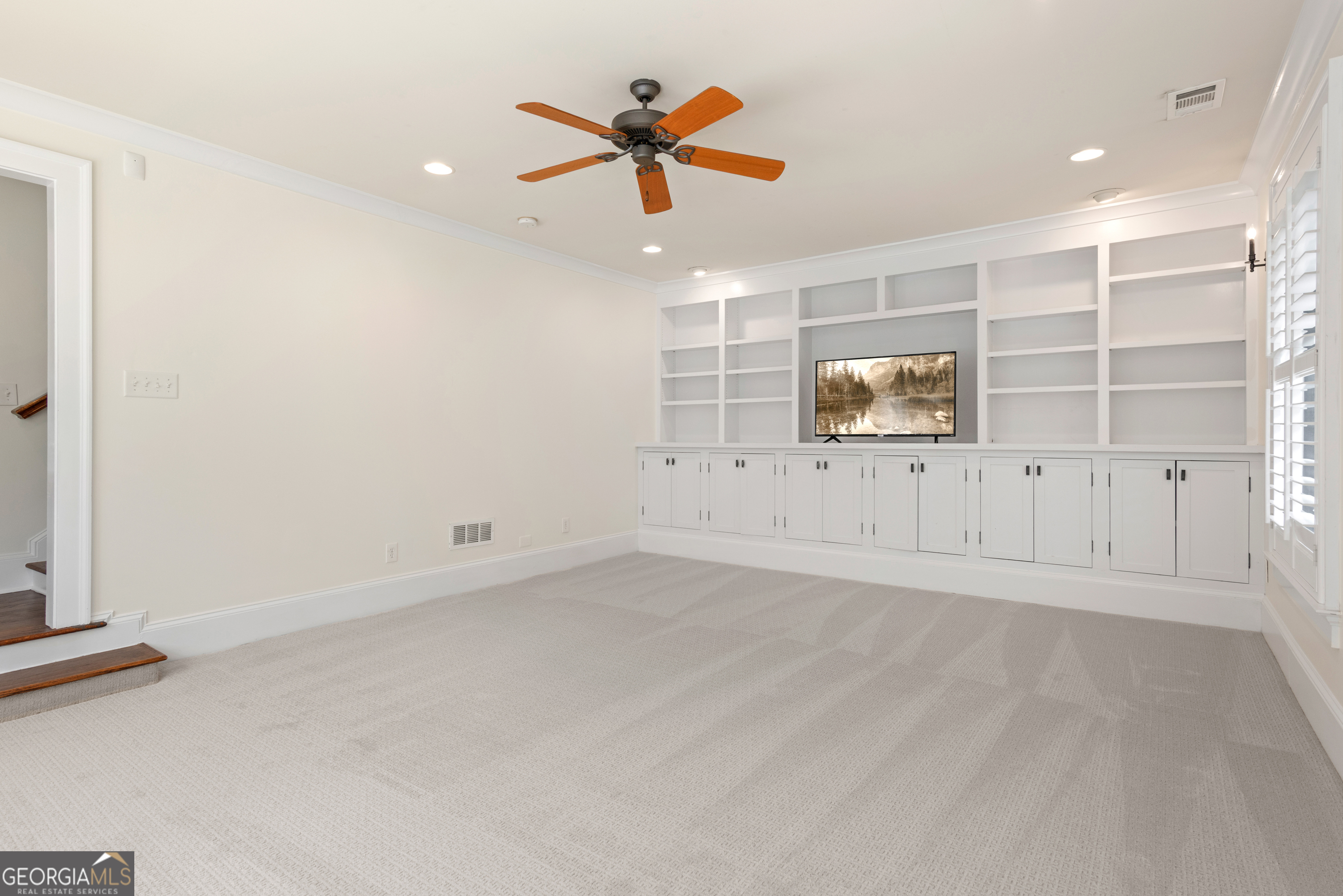 1490 Chevron DR