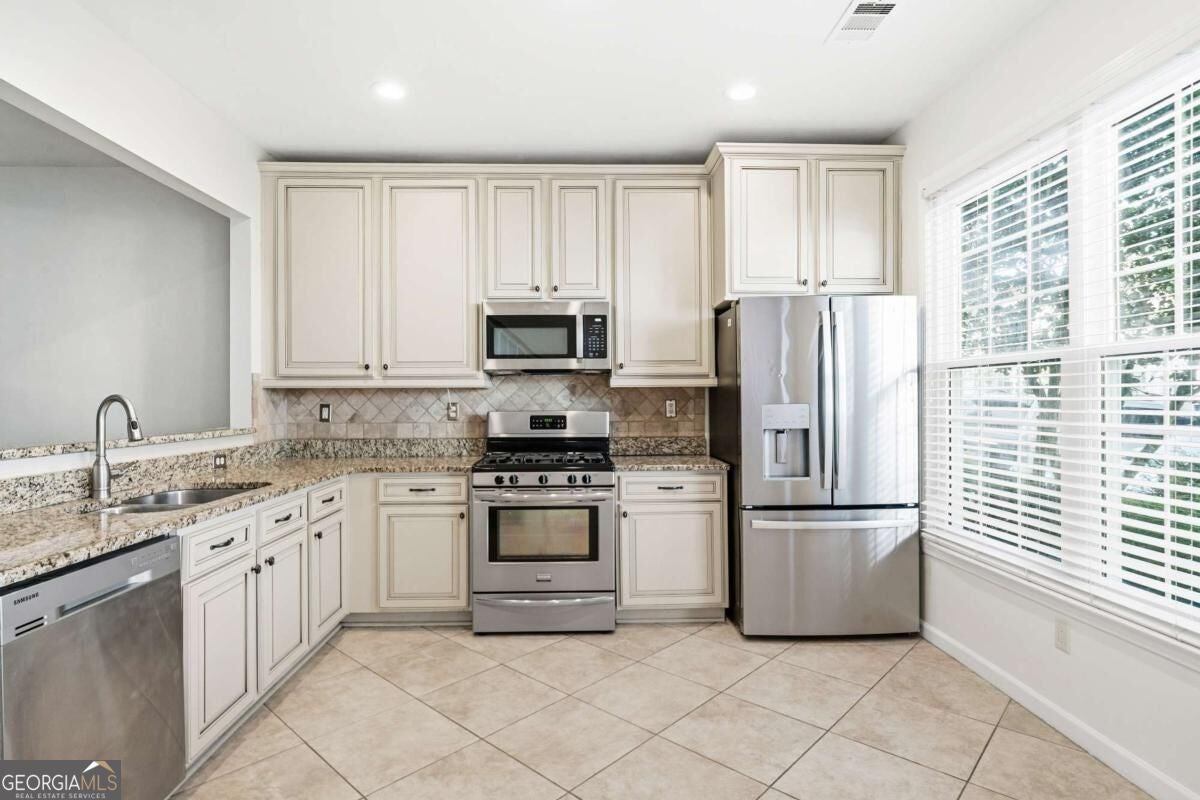 1205 Whitestone RDG