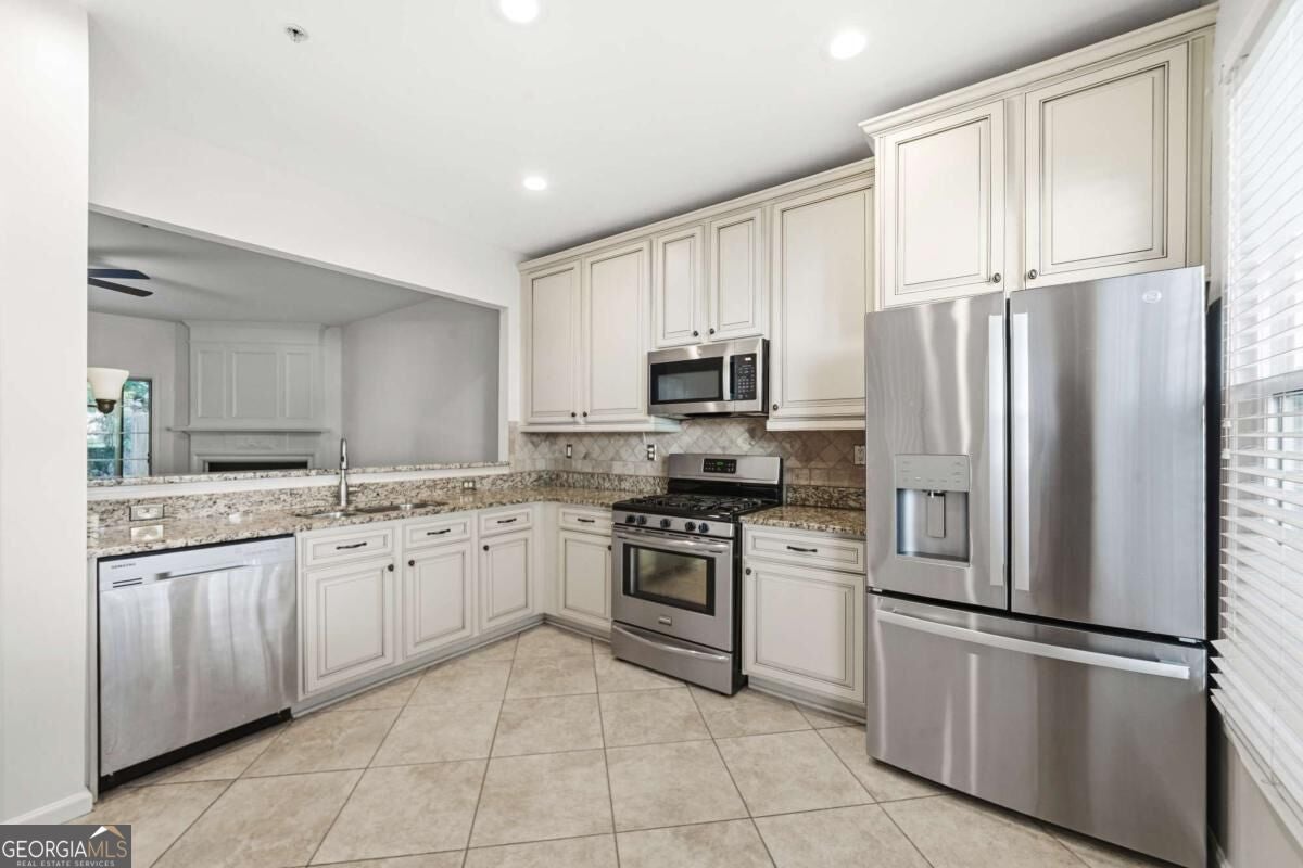 1205 Whitestone RDG