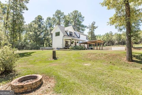 A home in Fort Valley