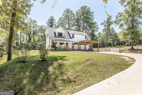 A home in Fort Valley