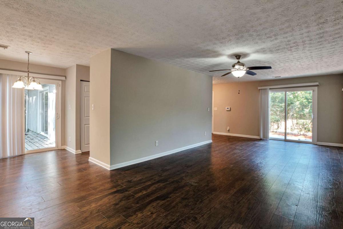 5061 Martins Crossing RD