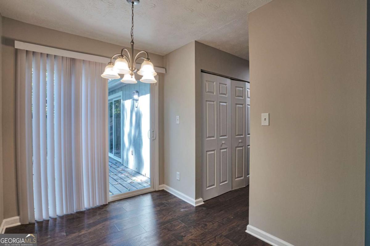 5061 Martins Crossing RD