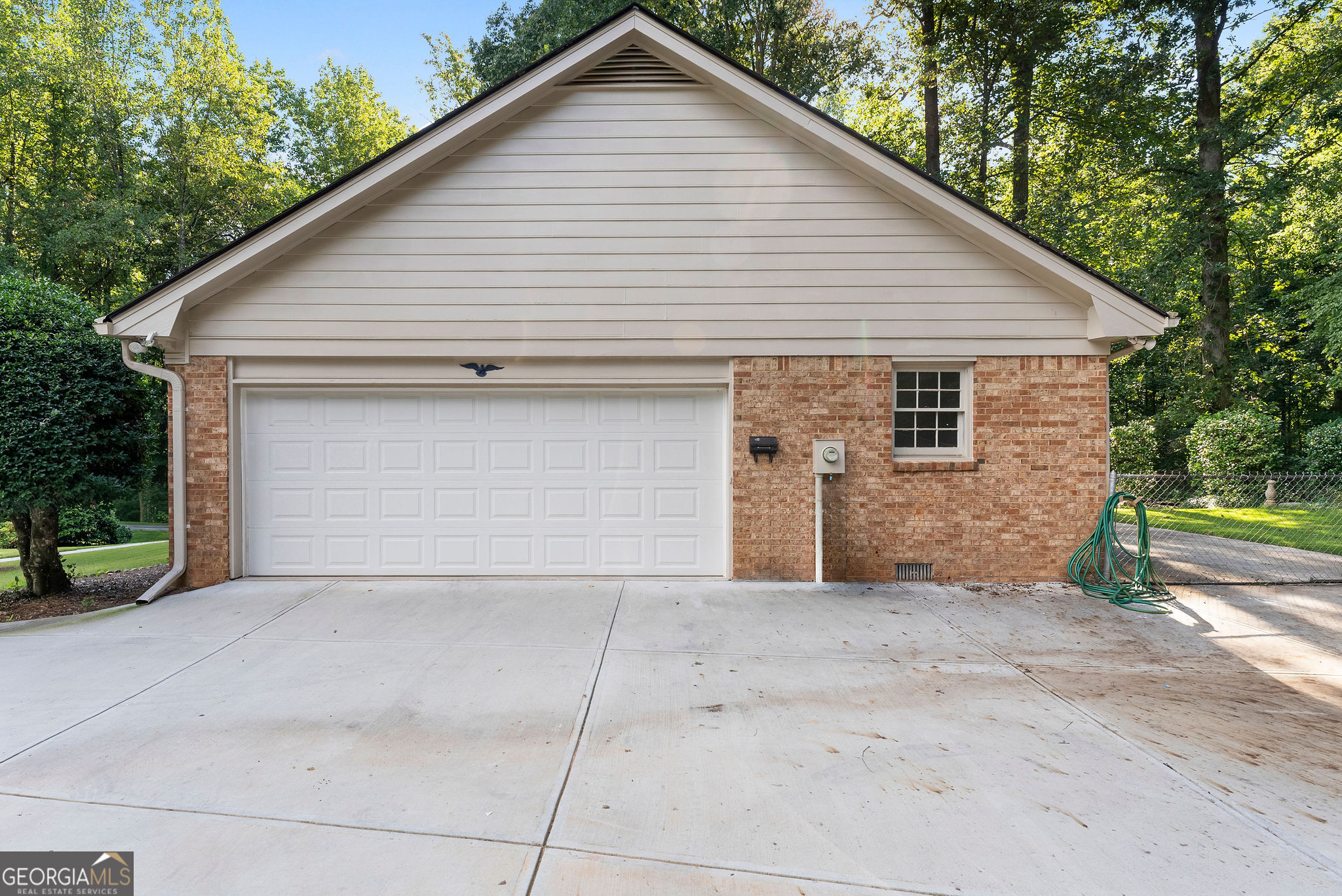 3074 Four Oaks DR