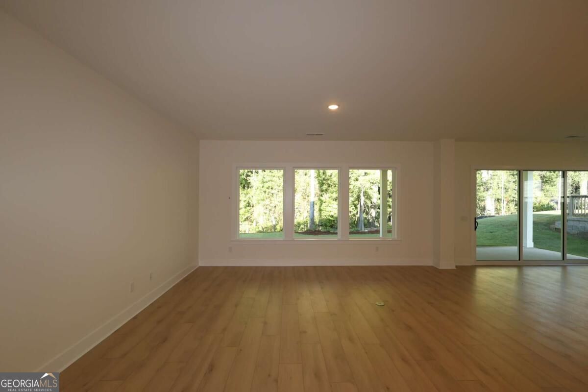 636 Barnfield WAY