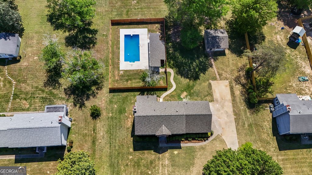 Photo of 910 Kite Lake Trail, Fayetteville, GA 30214 (MLS # 10736082)