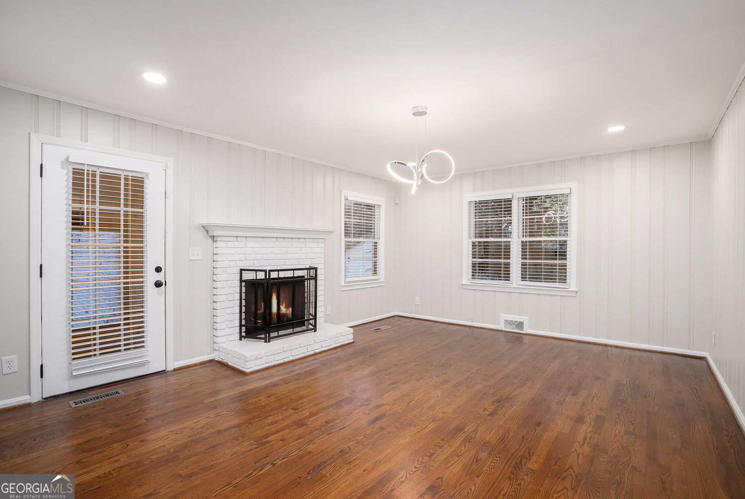 4090 Land O Lakes DR NE