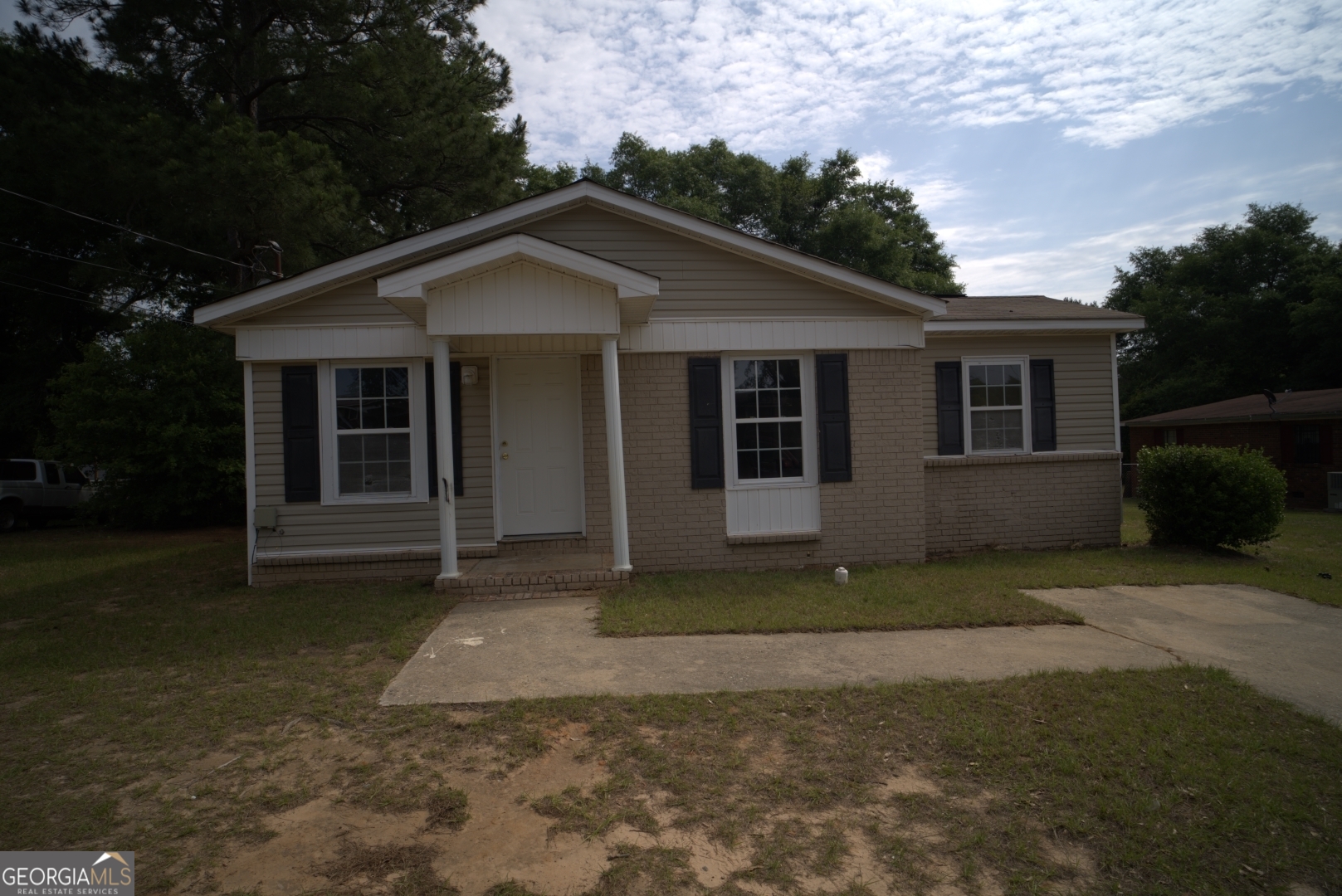 Step right up, savvy buyers! This 3-bed, 2-bath home is the perfect launching point for your goal. At 1044 sq. ft., it's an ideal size for a starter home or a savvy investor looking for a high-yield rental. Priced to sell and accessable for many buyers, this property is a golden opportunity to build equity or expand your portfolio. Don't miss out on this incredible value-it won't last long!