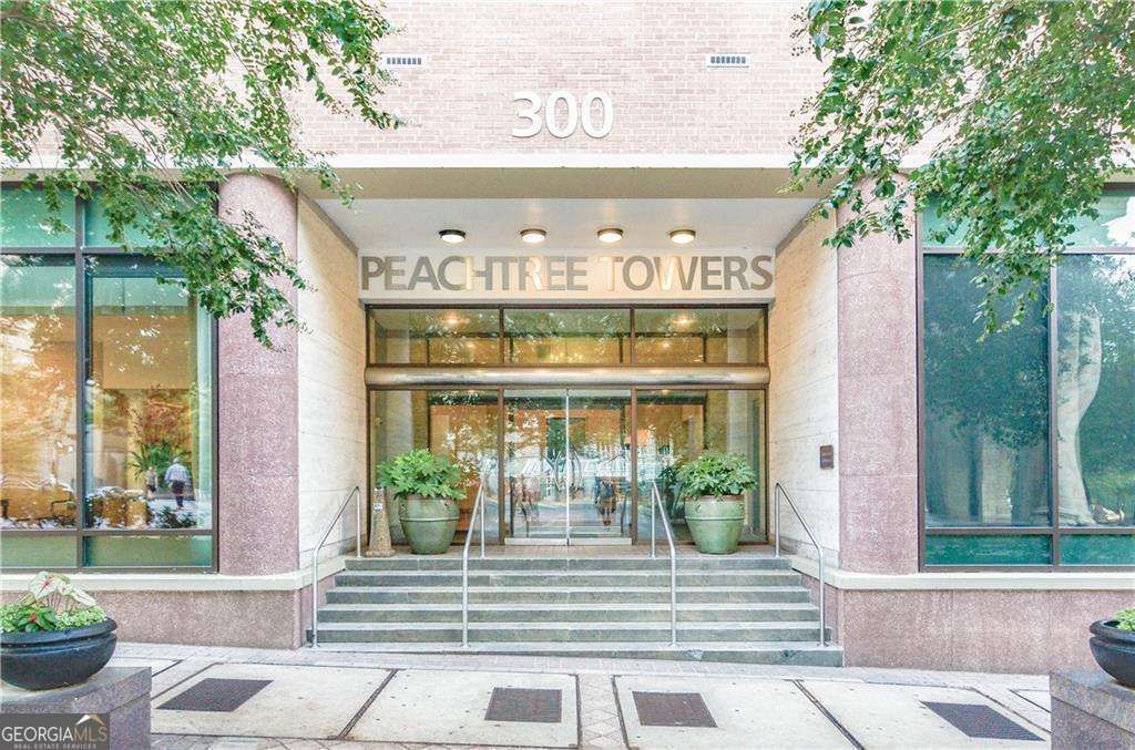 Photo of 300 Peachtree Street NE #9D, Atlanta, GA 30308 (MLS # 10679340)