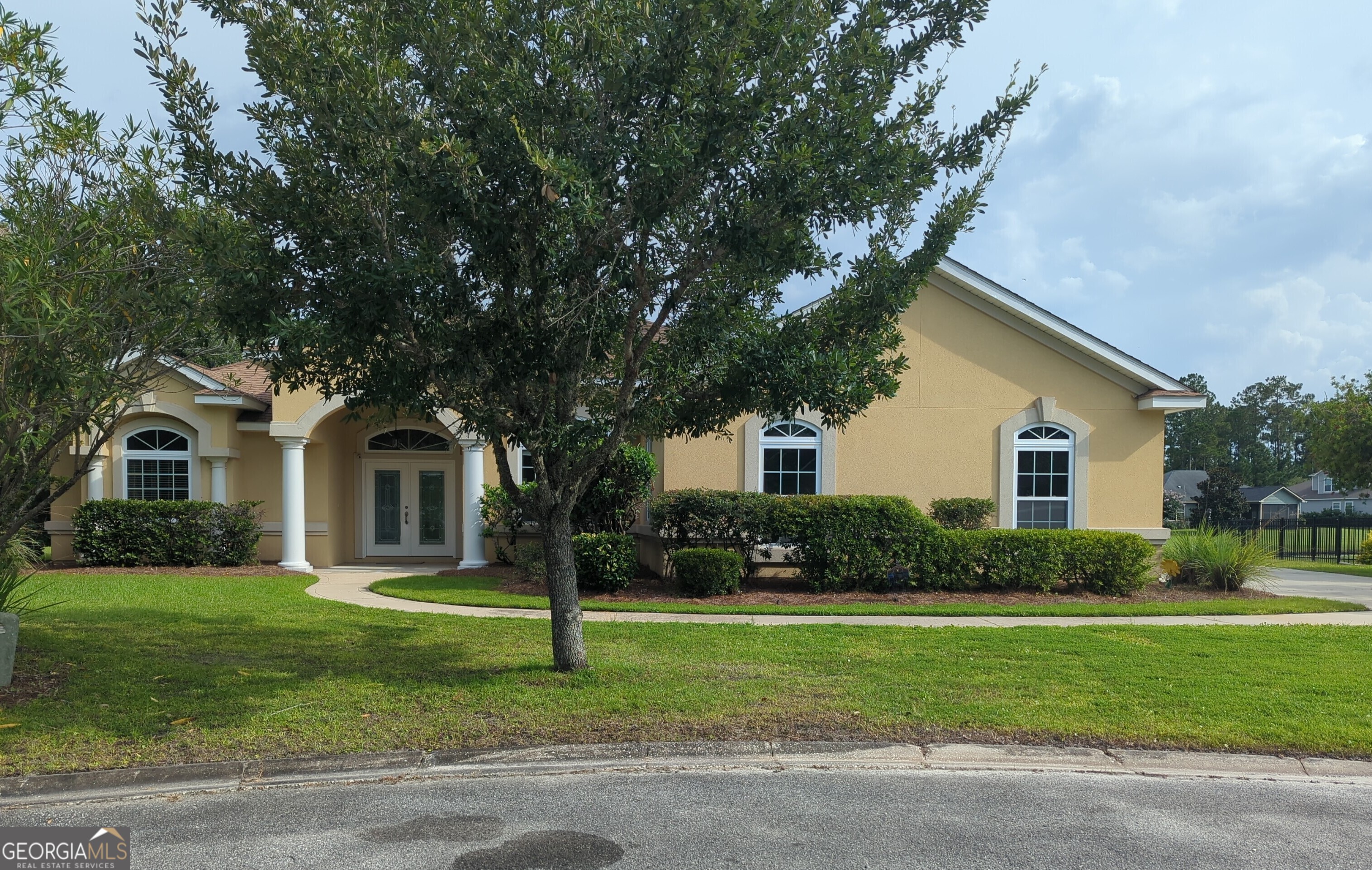 Welcome home to this WH Gross Construction custom built 4-bedroom 3 bath home in Winding River. One of St Marys most sought-after subdivisions with amenities including resort style pool, weight room, community rooms nature paths and trails and a soccer field. The beautiful home is located on over a half-acre waterfront lot on a cul-de-sac. The interior appointments start with the grand entrance to the great room dining room with 10-foot ceilings and a triple sliding glass door that opens to the large screened in porch overlooking the back yard, green-space and pond. The kitchen has all new appliances, a breakfast bar, granite counter tops and a breakfast area overlooking that great view. The bedrooms are of a split plan with the 4th bedroom off the kitchen with its own private bath and walk in closet. The other two guest rooms with a full hall bath are accessed from the hall in the dining room and kitchen. The Owner's retreat has its own doors to the screen room. Its private bath includes a double vanity large walk-in closet, garden tub and separate large, tiled walk in shower. The interior has been renovated to include a new central HVAC system with warranty, new hot water heater, new appliances, all new interior paint and new garage door opener. This property is eligible under the First Look Initiative. . - All offers must be entered through propoffers.com. - Subject to seller addendum - For financed offers EMD to be 1% or $1000 whichever is greater and for cash offers EMD to be 5% or $5000 whichever is greater. - All offers are subject to OFAC clearance.
