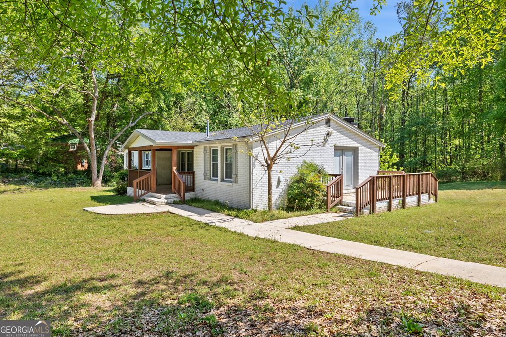 Photo of 11 Swan Drive, Newnan, GA 30263 (MLS # 10729975)