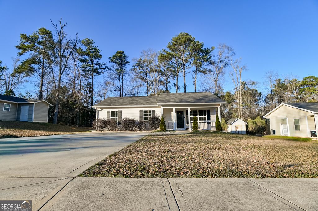 Photo of 889 Green Valley Drive NW, Conyers, GA 30012 (MLS # 10675414)