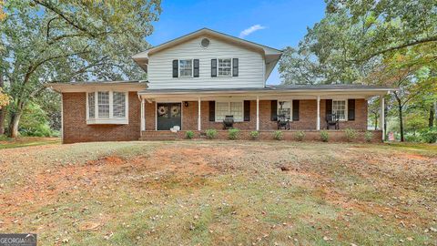 Photo of 10 Camellia Circle, Newnan, GA 30263 (MLS # 10630820)