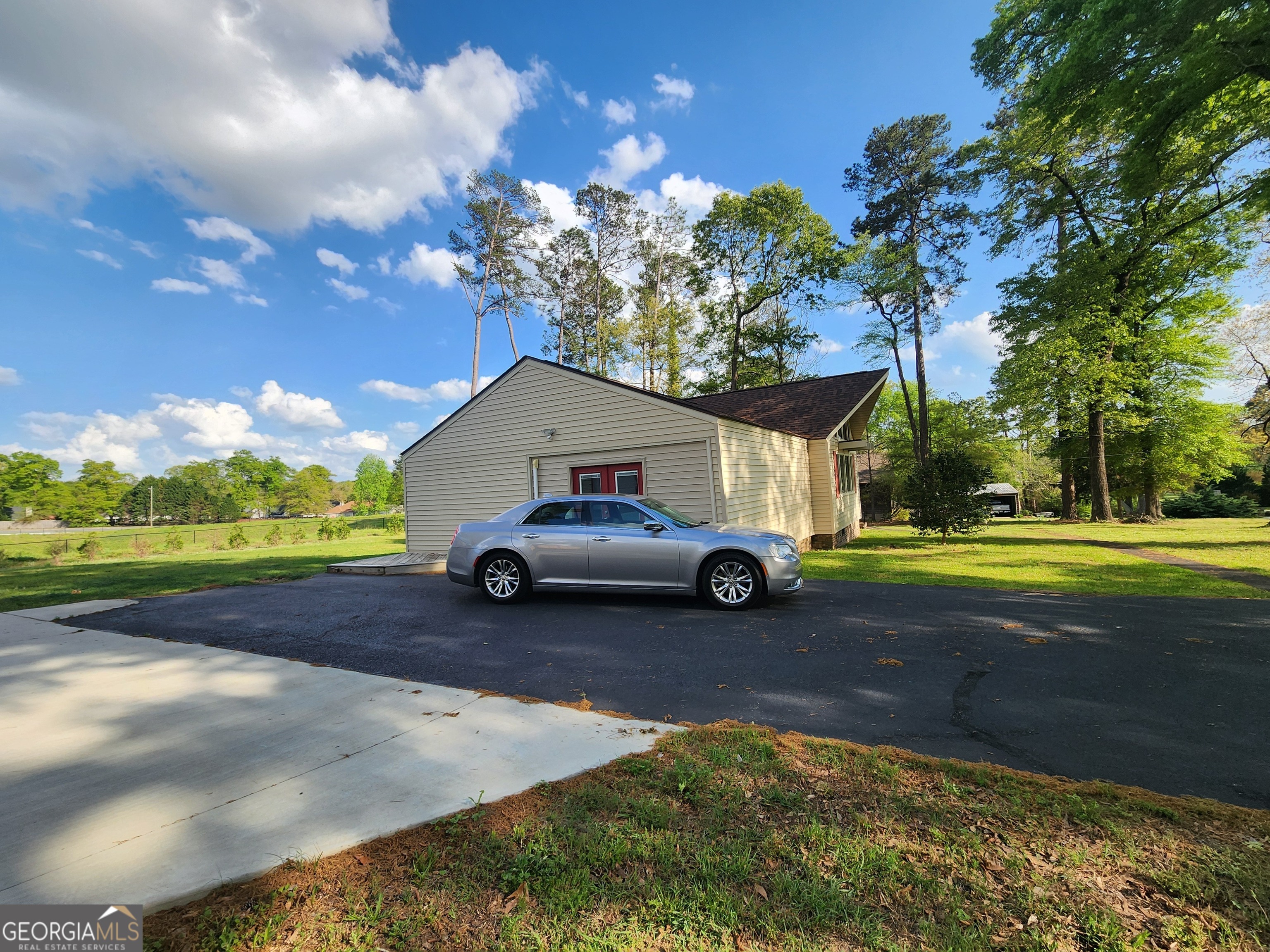 1120 Kathryn Ryals RD