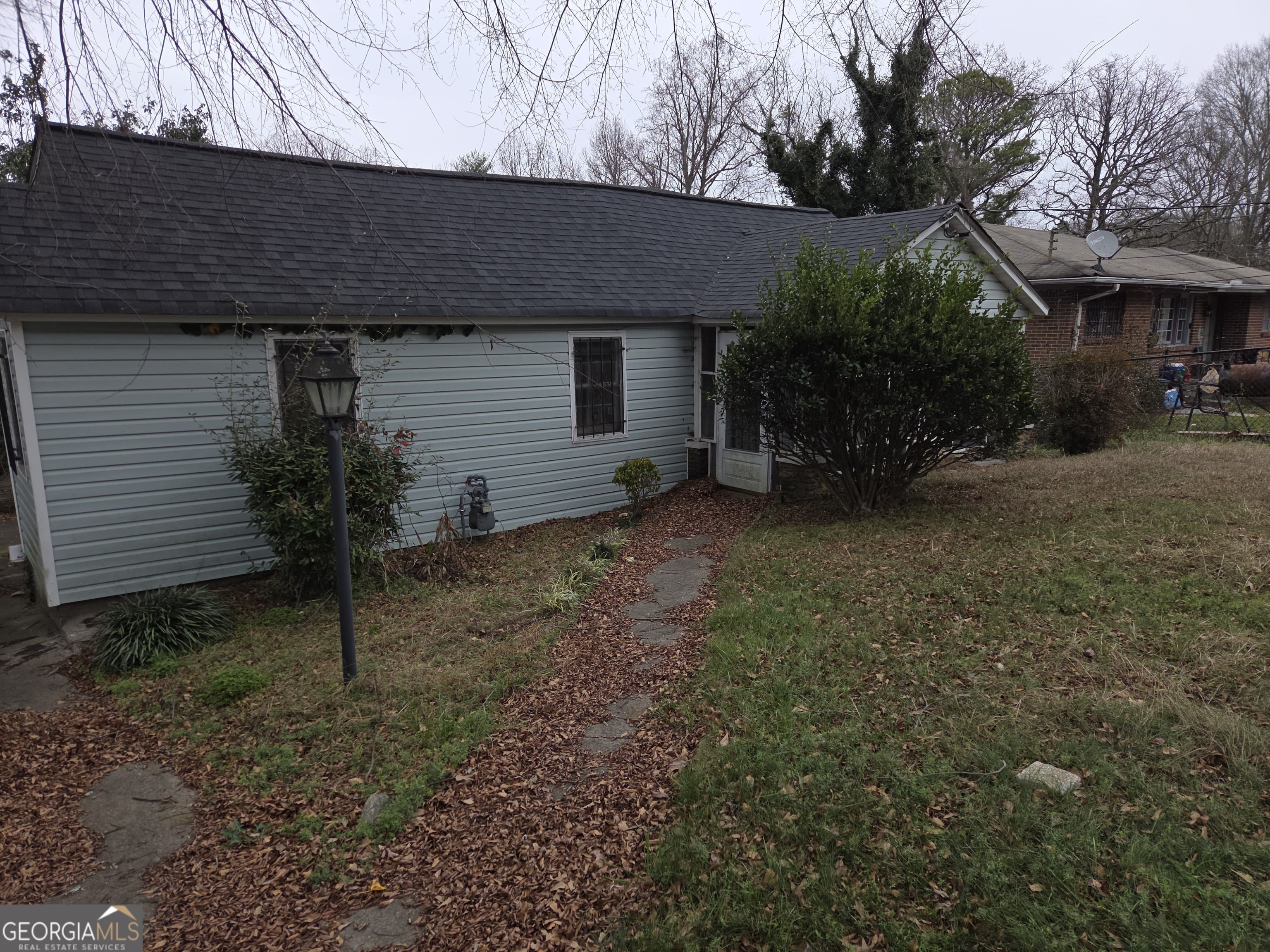 1989 Tiger Flowers DR NW