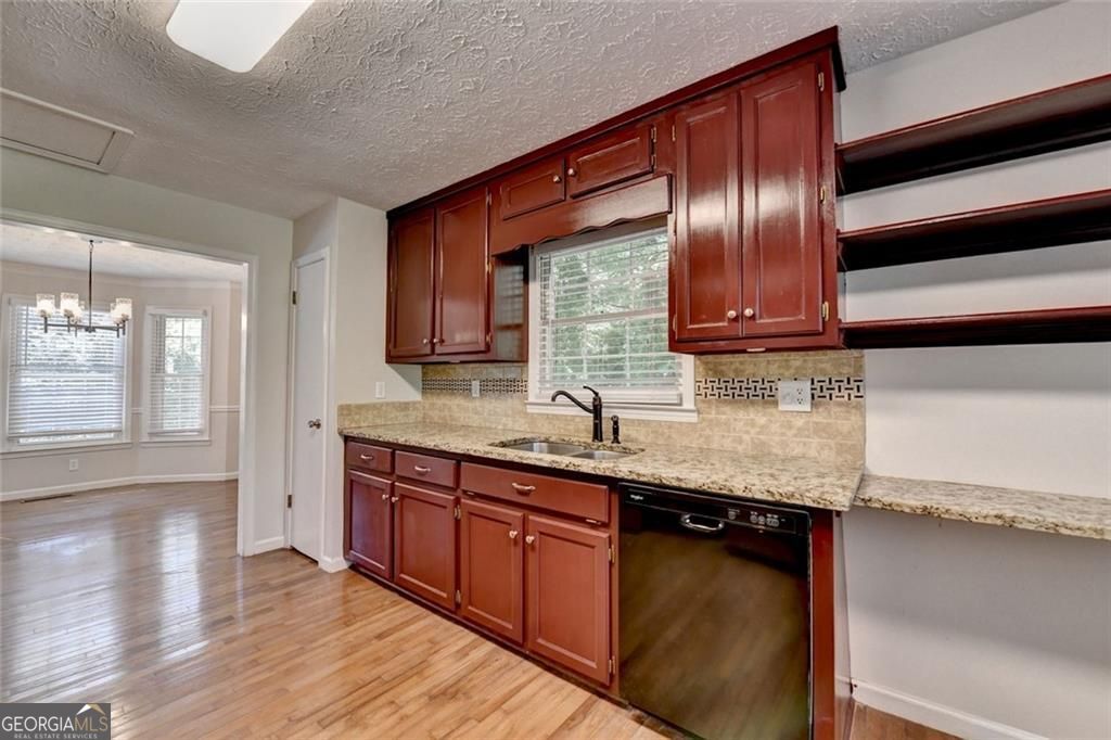 Acworth, Georgia 30102, United States, 3 Bedrooms Bedrooms, ,3 BathroomsBathrooms,Residential,Active,181628