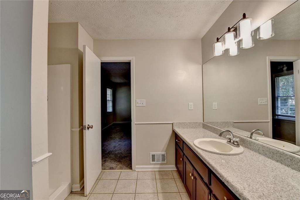 Acworth, Georgia 30102, United States, 3 Bedrooms Bedrooms, ,3 BathroomsBathrooms,Residential,Active,181628