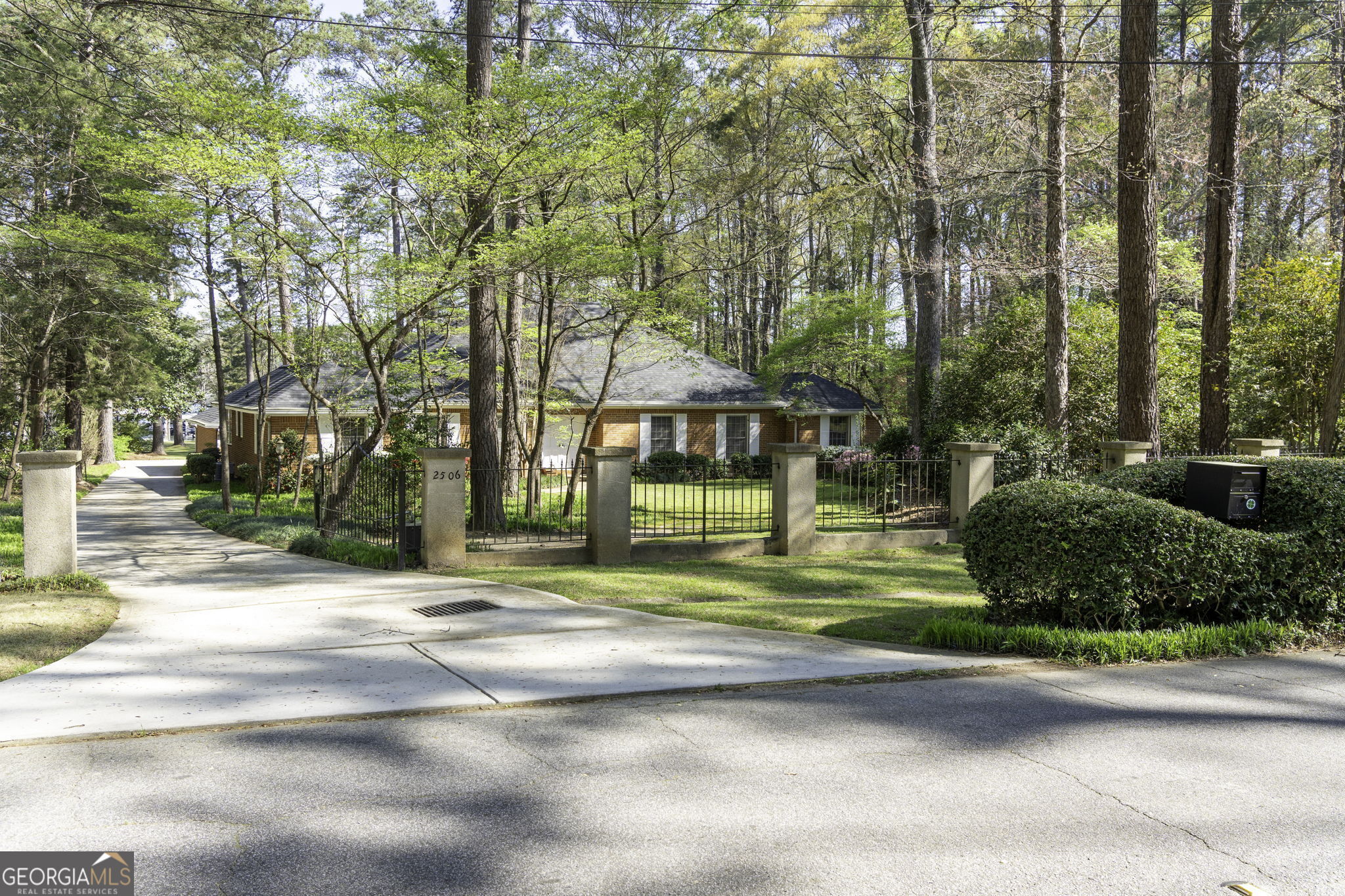 2506 Emerald DR