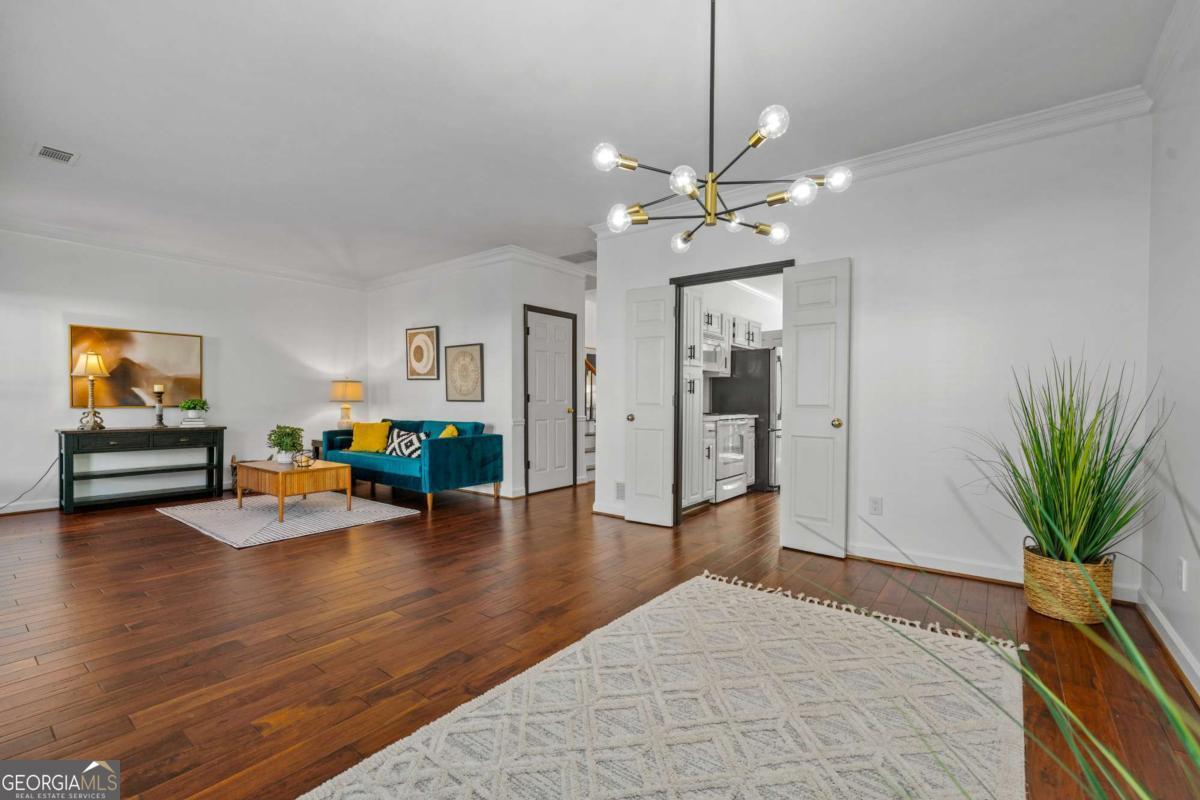 Marietta, Georgia 30068, United States, 2 Bedrooms Bedrooms, ,3 BathroomsBathrooms,Residential,Pending,23419