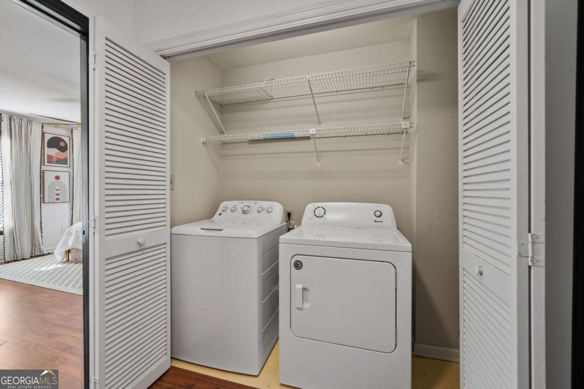 Marietta, Georgia 30068, United States, 2 Bedrooms Bedrooms, ,3 BathroomsBathrooms,Residential,Pending,23419