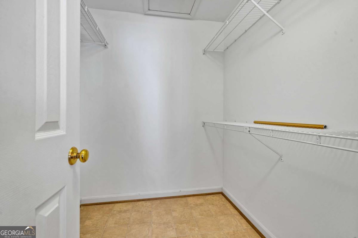 Marietta, Georgia 30068, United States, 2 Bedrooms Bedrooms, ,3 BathroomsBathrooms,Residential,Pending,23419