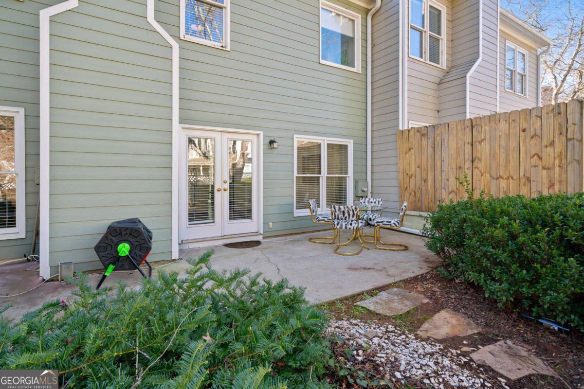 Marietta, Georgia 30068, United States, 2 Bedrooms Bedrooms, ,3 BathroomsBathrooms,Residential,Pending,23419