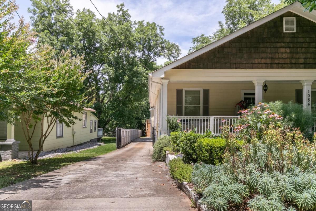 1084 Sanders AVE SE A-B