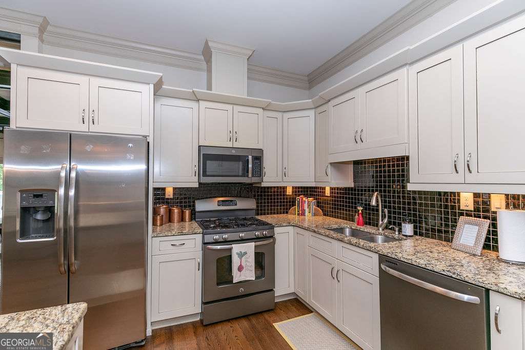1084 Sanders AVE SE A-B