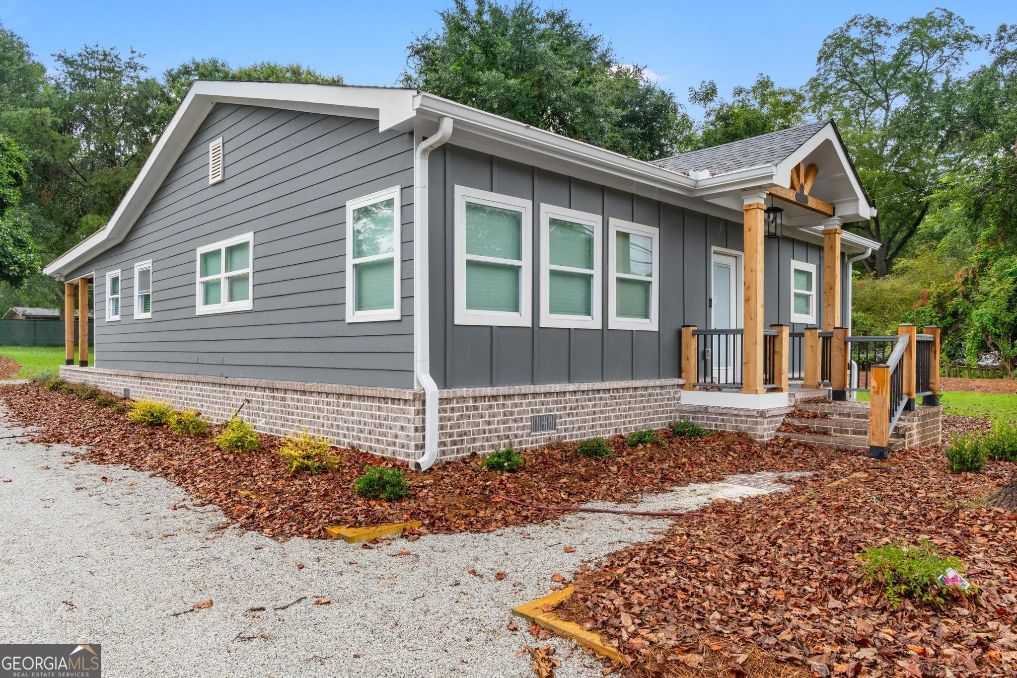 209 Bryan ST