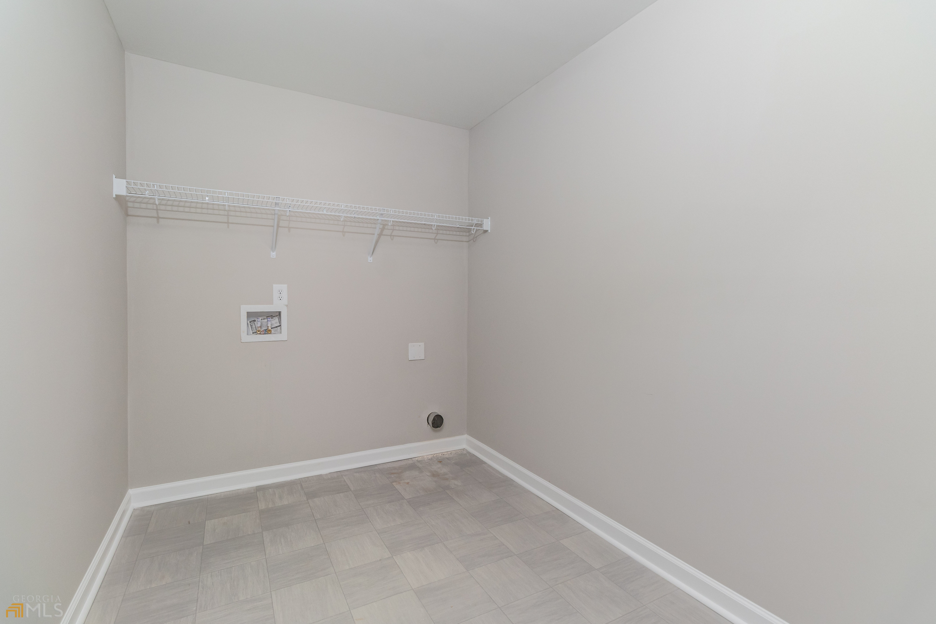 Senoia, Georgia 30276, United States, 4 Bedrooms Bedrooms, ,3 BathroomsBathrooms,Residential,Pending,17860