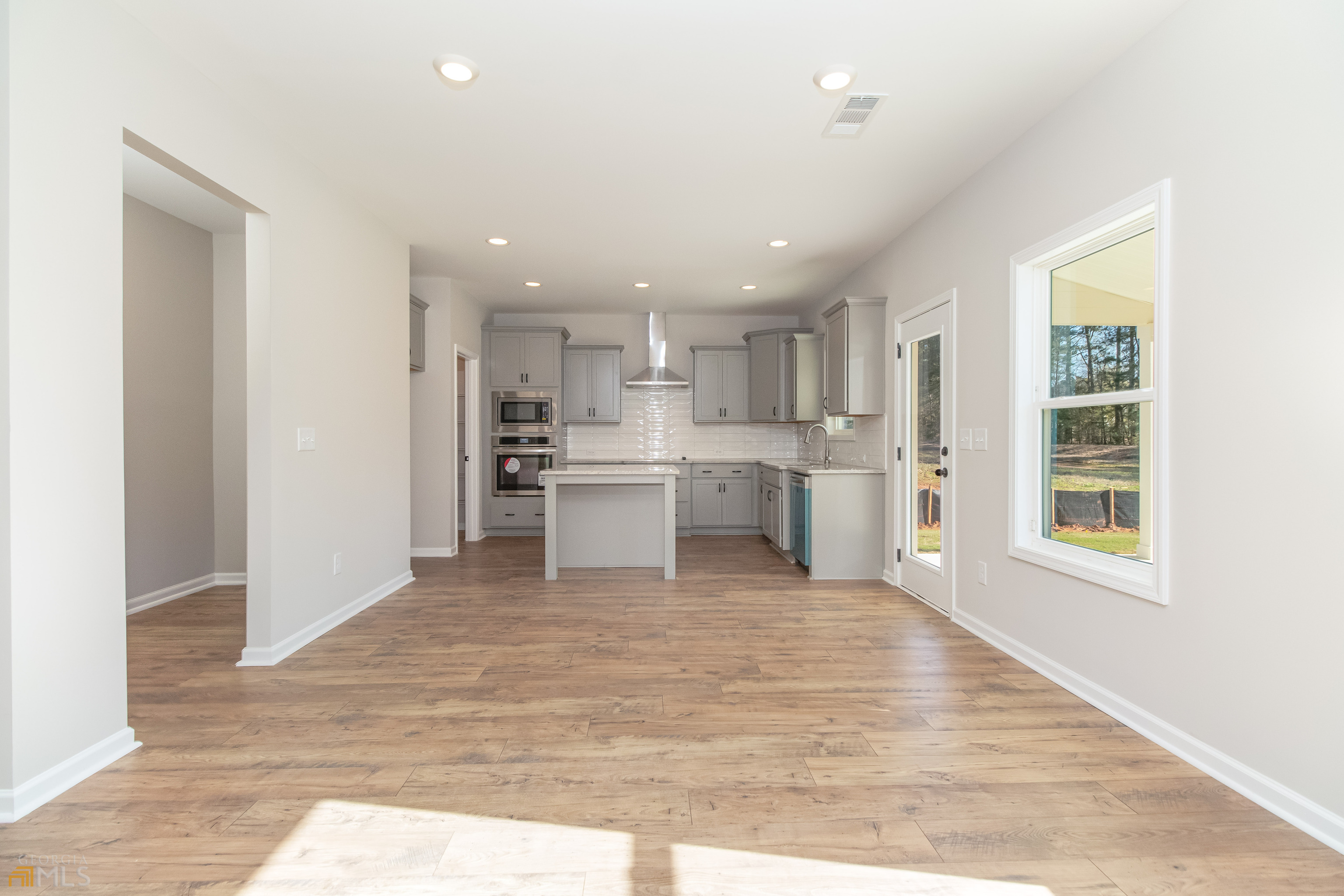 Senoia, Georgia 30276, United States, 4 Bedrooms Bedrooms, ,3 BathroomsBathrooms,Residential,Pending,17860