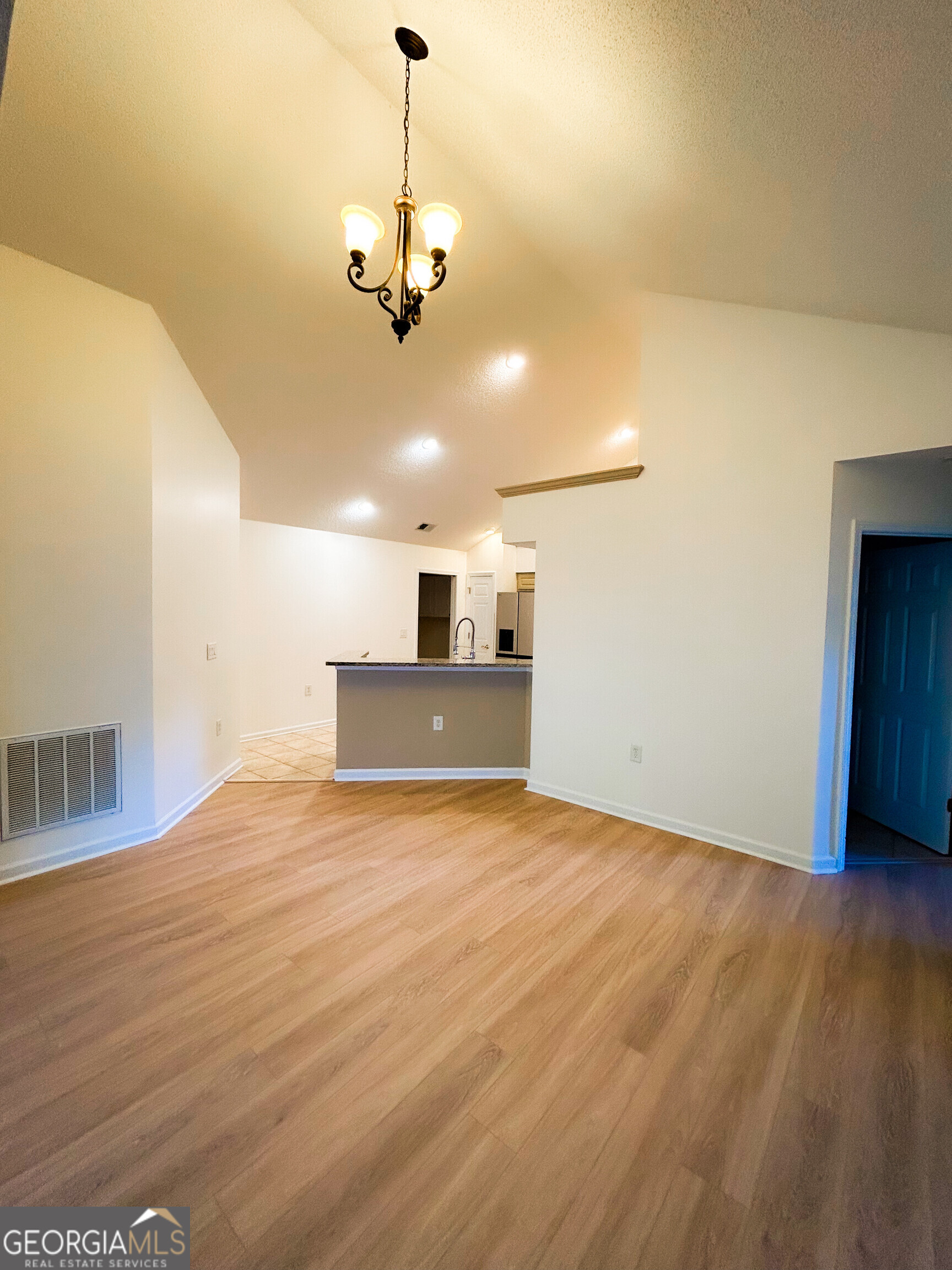 3077 Oakside CIR