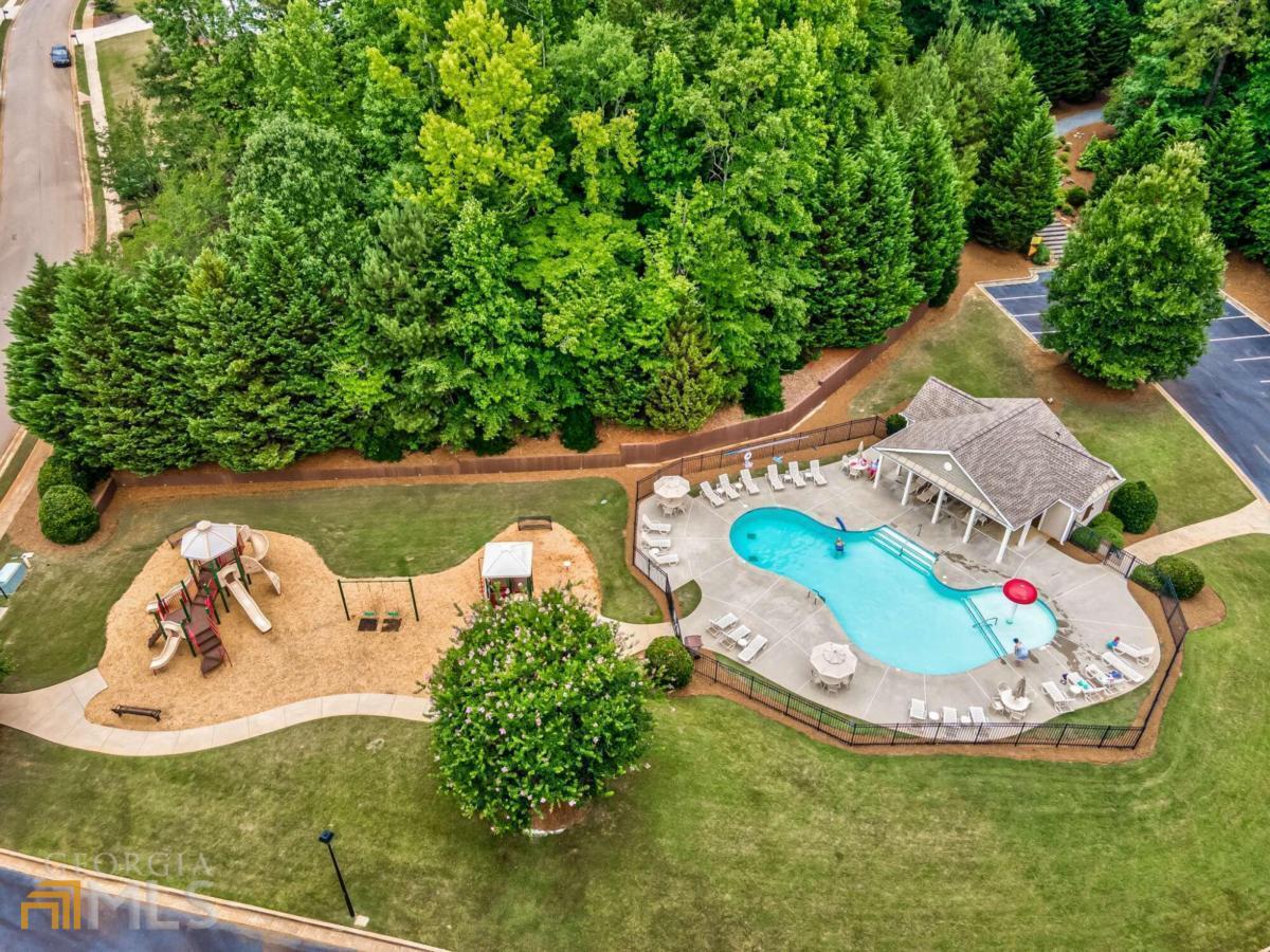 Georgian Acres - Residential