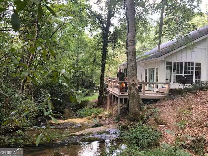 260 Holly LN