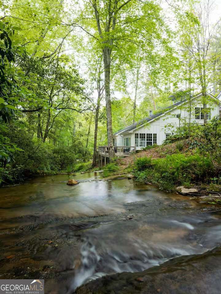 260 Holly LN